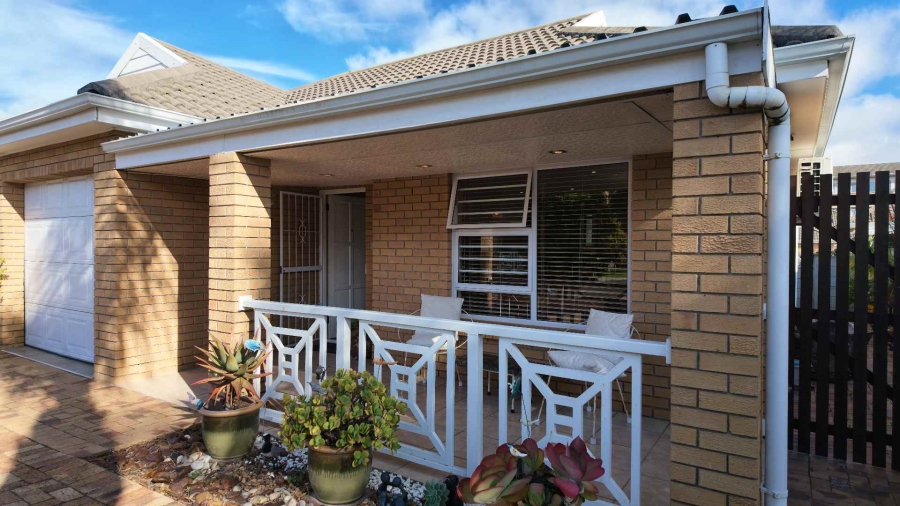 To Let 2 Bedroom Property for Rent in Oostersee Western Cape